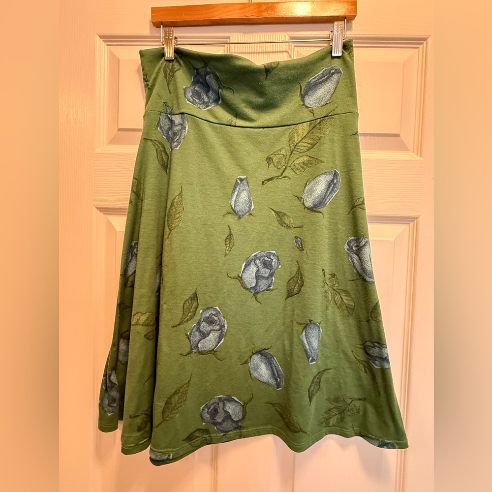 Lularoe Women’s Azure Skirt Size XL VGUC Green w/blue Roses St Pattys/seahawks